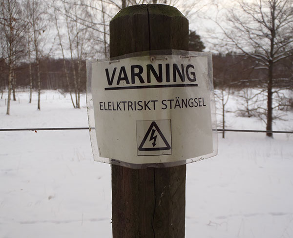Warning. Elelctric fence.
