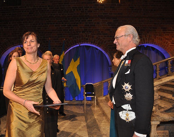 Isabella Lövin och kung Carl XVI Gustaf. (Foto: Mats Gerentz)
