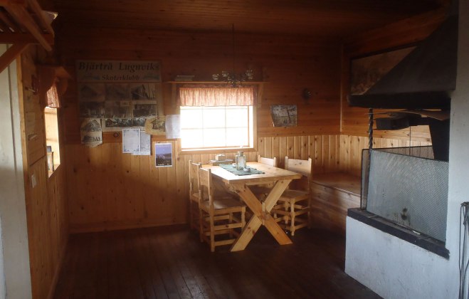 Stugans insida. The inside of the cabin. 