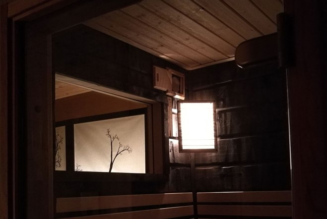 Inifrån bastun. From inside the sauna.